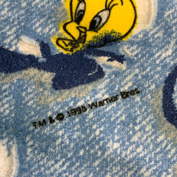 Warner Bros 1998 Vintage Tweety Bird and Sylvester the Cat Fabric 47.75"x45" - Picture 3 of 4